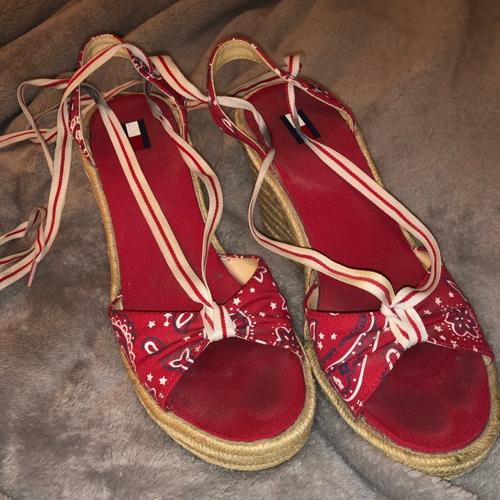 Tommy Hilfiger adorable tied up wedges!
